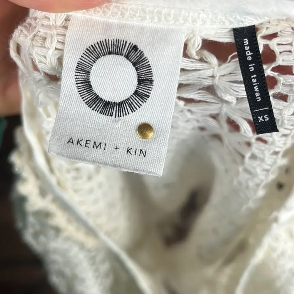 Anthropologie Akemi + Kin Franja Crochet‎ Fringed Top in Ivory.